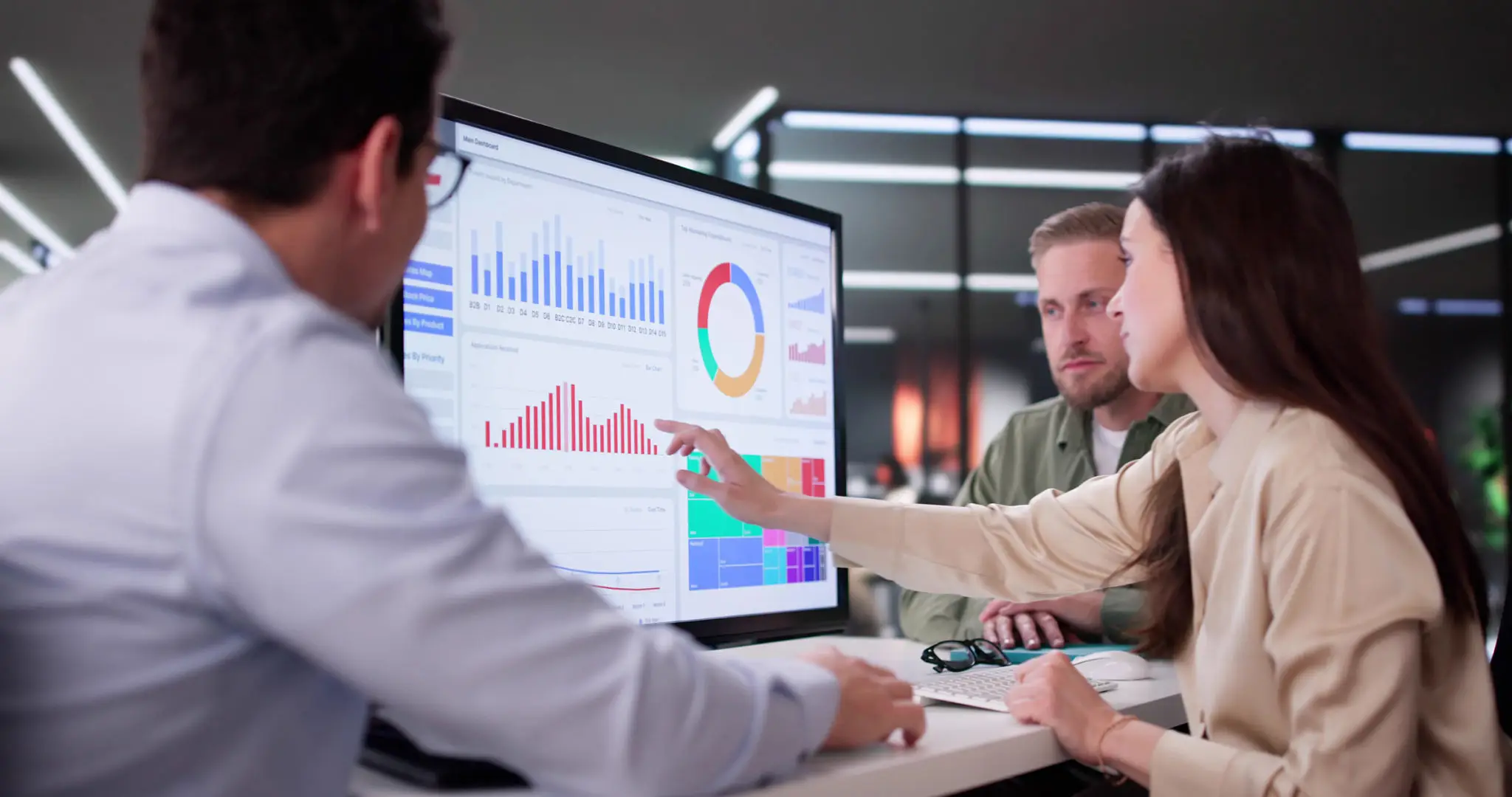 Explainable scoring dashboard and threshold controls